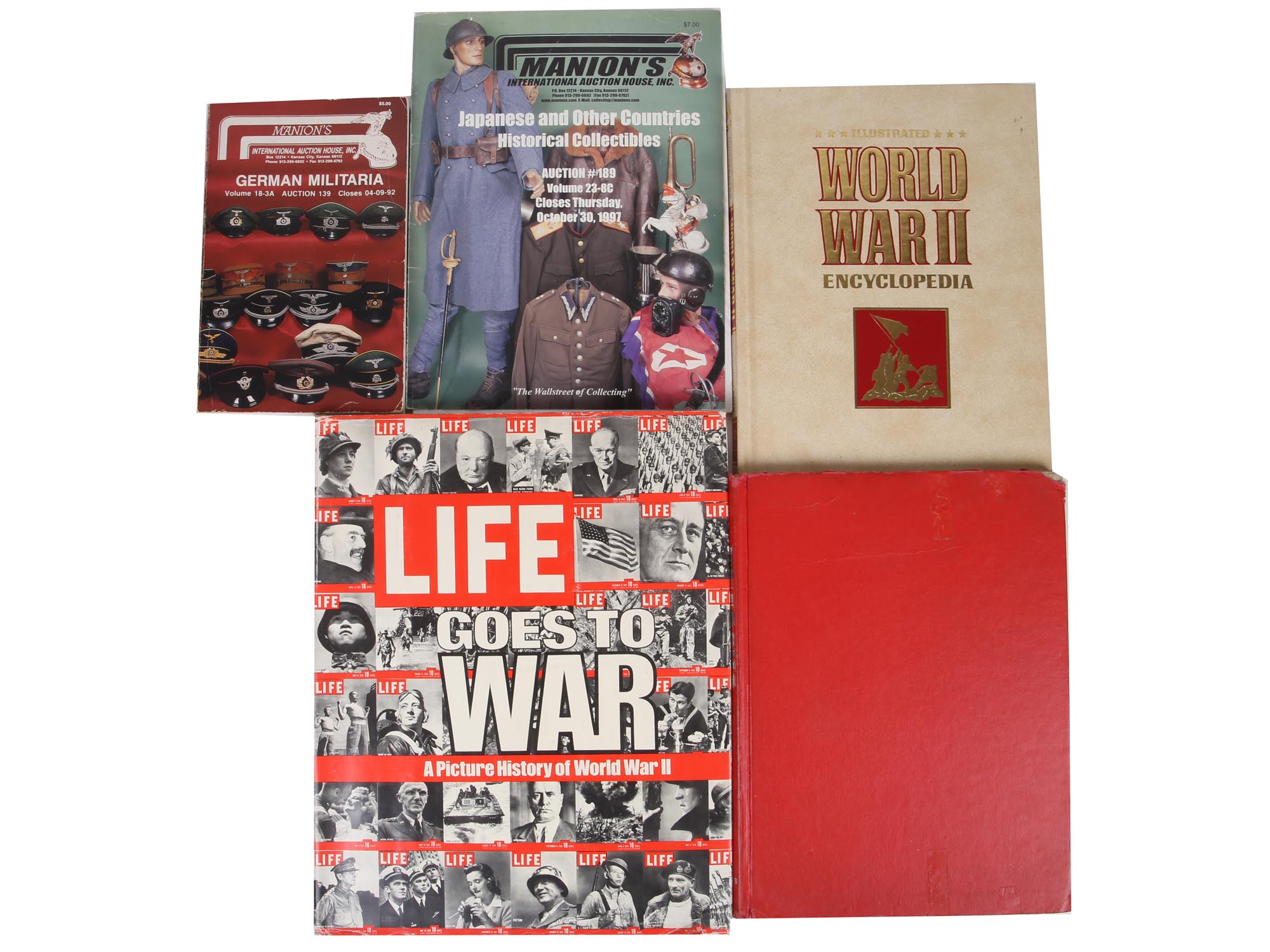 SET OF BOOKS ABOUT WW2 AND MILITARY COLLECTIBLES PIC-0